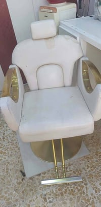 ٢ كراسي حلاقه نضيفات كلش للبيع ٠٧٨٠٥٦٢٦٨٩٠ او خاص
