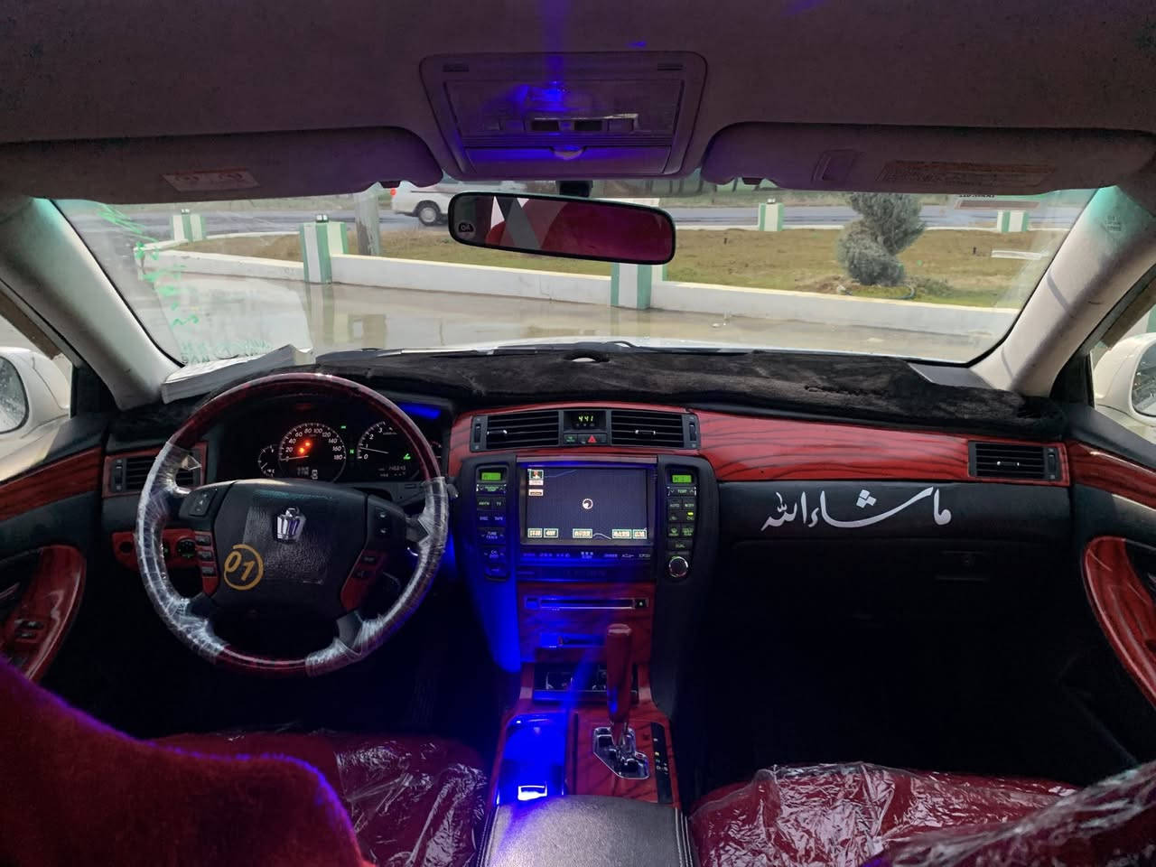 تۆیۆتاکڕاون بڕاوە بڕاوە ٢٠٠٥ و ١٨٢ کامل جوانکاری ٣ دوگمە بەس سڵاید نییە ١٤٦هەزار ڕۆشتوە و سەقف بەشەرت  ڕادار و ئیشارەت لێگزز و کامل جوانکاری لەناووەوەی ڕا بگرە تا دەروەی دەستکاریەوە خاوێنە      قەڵادزێ/ژاراوە
***********
