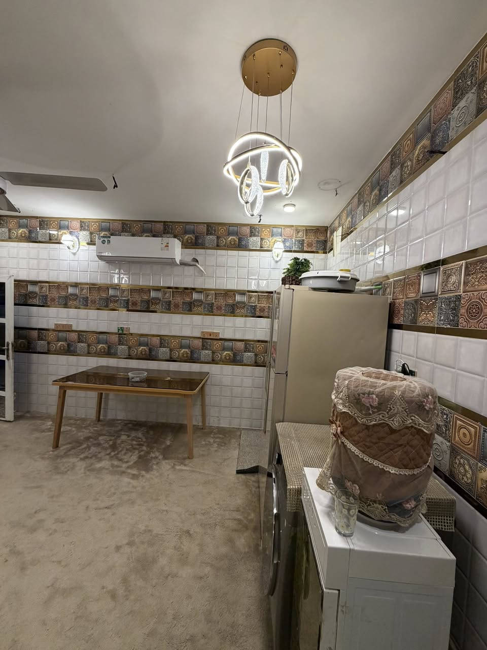 🏠 / دار للبيع المساحة ٢٠٠ م طابو صرف 

                     واجهه ١٠ م / نزال ٢٠ م

🧱 بناء نظيف جداً  

الطابق الاول / مطبخ . أستقبال  . هول .غرفة نوم  . مجمع  صحيات  . كراج كبير . صحيات خارجية

الطابق الثاني / ثلاث غرف نوم . هول . مجمع صحيات 

🌏 الموقع / حي الشهداء الاولى مقابل مستشفى التركي خلف قرية مول   

                        ( ٥٠ م يبعد عن شارع ٨٠  )

#لمعرفة_السعر  (((مراسلة الصفحة )))

 للأستفسار أكثر مراجعة مكتب 

#بشار_للعقار_والمقاولات بداية شارع الحسينية من جهة شارع ٦٠ او الاتصال       

***********.   ***********
