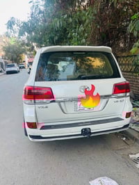 لاندكروز 2016 فول مواصفات vxs محرك 5700 بيضاء اللون مبدل باب عكس السائ...