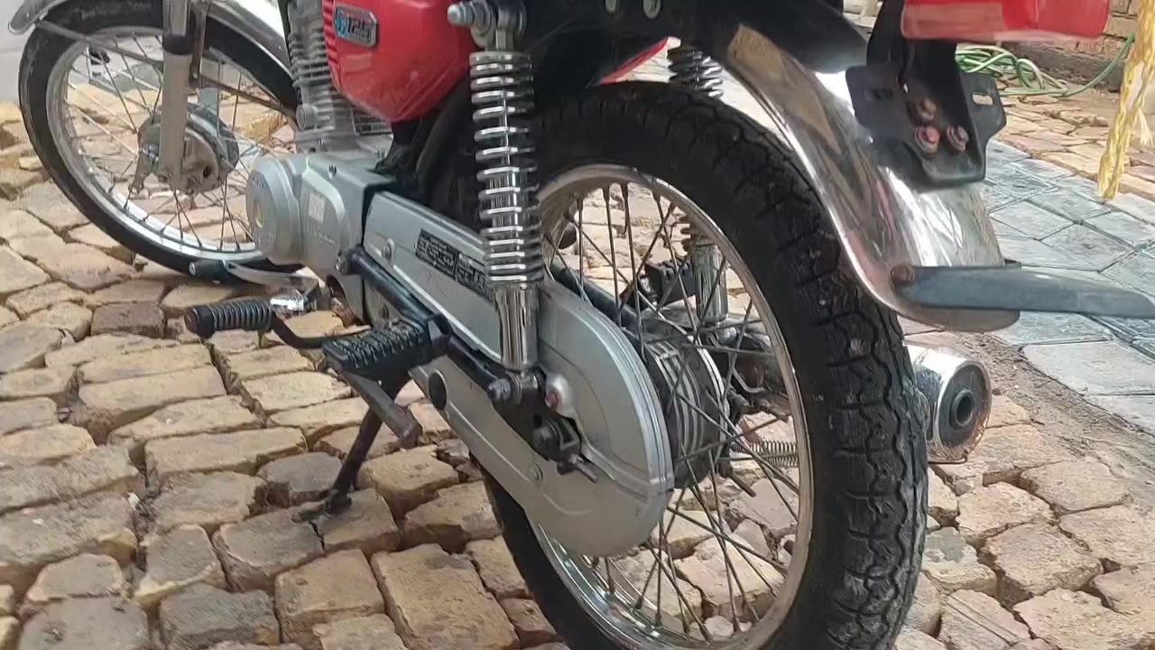 دراجه اللبيع بدون اوارق غراضه كله نضيفه السعر ٤٠٠ وبيه مجال مكاني كحلاء ***********
