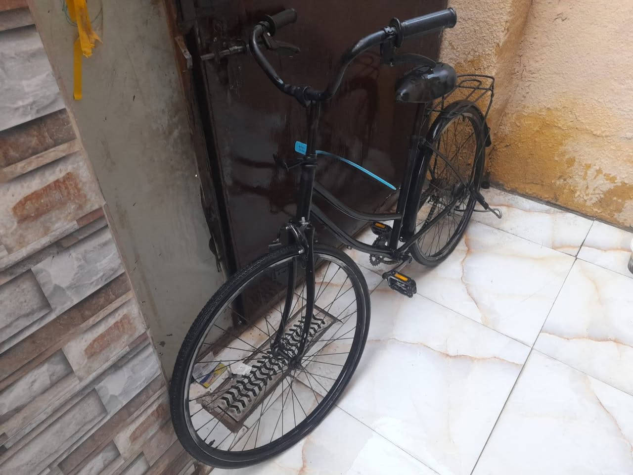 باسكلات عدد 2 
بحاله جيده 
البيجي سعره 75
 والاسود 30
 اتصال  واتساب
‏‪***********‬‏
