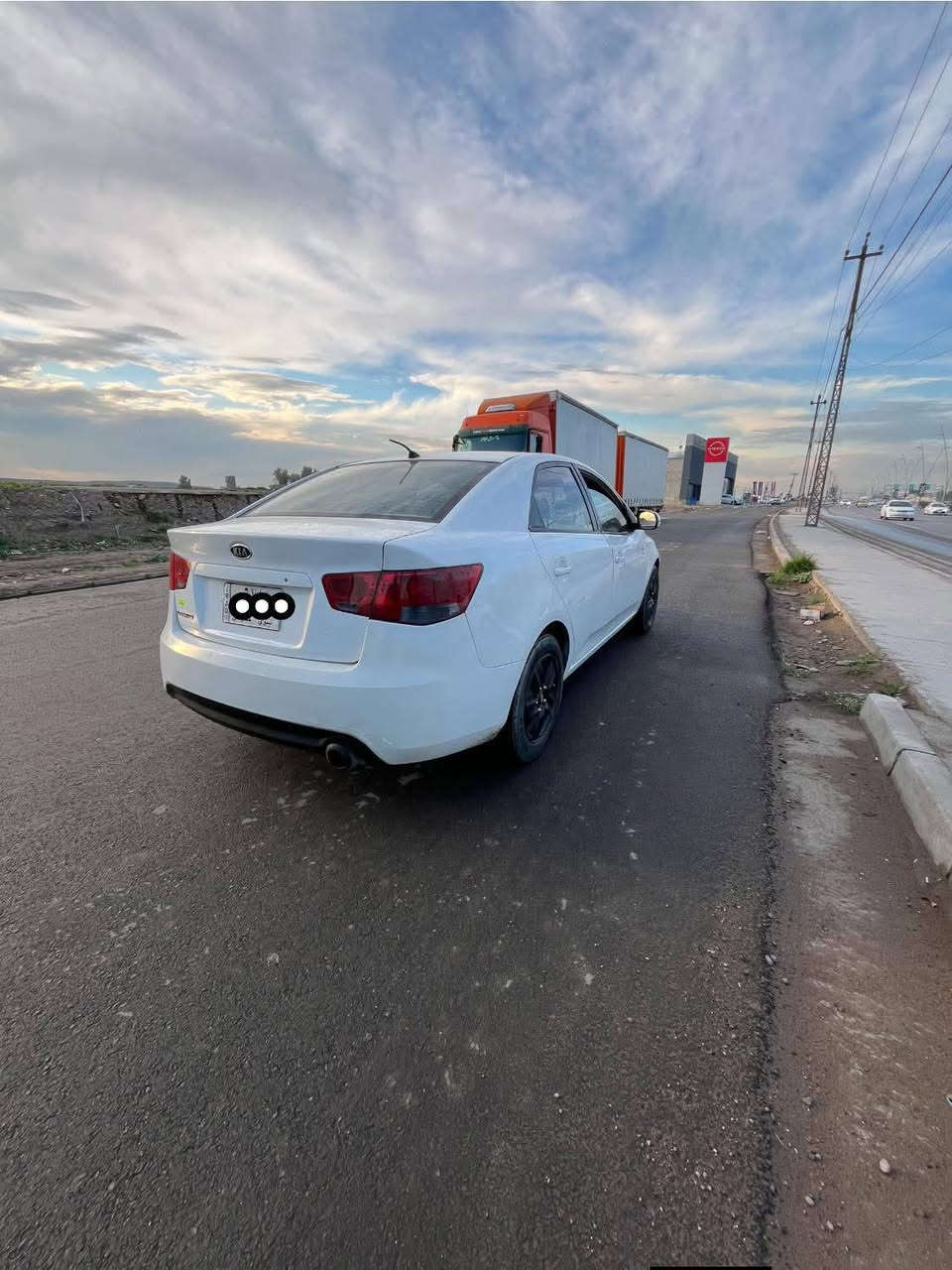 سيراتو 2012 
السيارة مصبوغه عام سبب (( الترقيم )) بدون اي حادث
مكينه كير شرط (( كير عادي ))   السعر (( 75))
كابون بانزين
الاستفسار ***********
