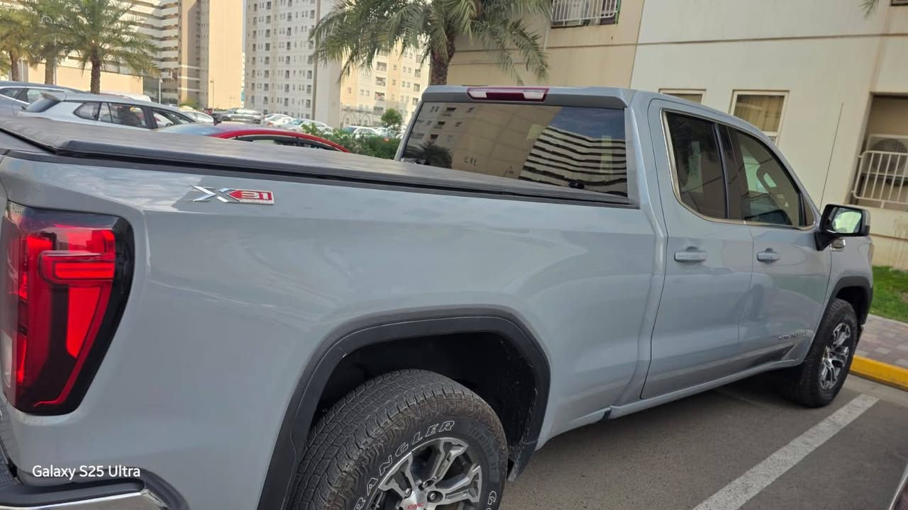 للبيع جمسي سيرا موديل 2025 ✅
فئة SLE – وارد أمريكي 🇺🇸
محرك 8 سلندر 5300
المواصفات:
 • محرك قوي واقتصادي
 • قير أوتوماتيك
 • شاشة معلومات وترفيه
 • كاميرا خلفية
 • تحكم بالمقود
وبعد بيها هواي مواصفات 
1GTRUBED3SZ153439 رقم الشاصي

حالة السيارة:
 • الممشى: 10,000 ميل فقط
 • السيارة ما بيها ضرر فقط دعامية بسيطة
 • بدون قطرة صبغ
 • نظيفة جداً من الداخل والخارج

معلومات إضافية:
 • السيارة مكمركة وكاملة
 • بدون رقم (المشتري يرقم بأي محافظة)

💰 السعر: 4,2500$ وقابل للتفاوض

📍 الموقع: بغداد
📞 للتواصل: ***********
