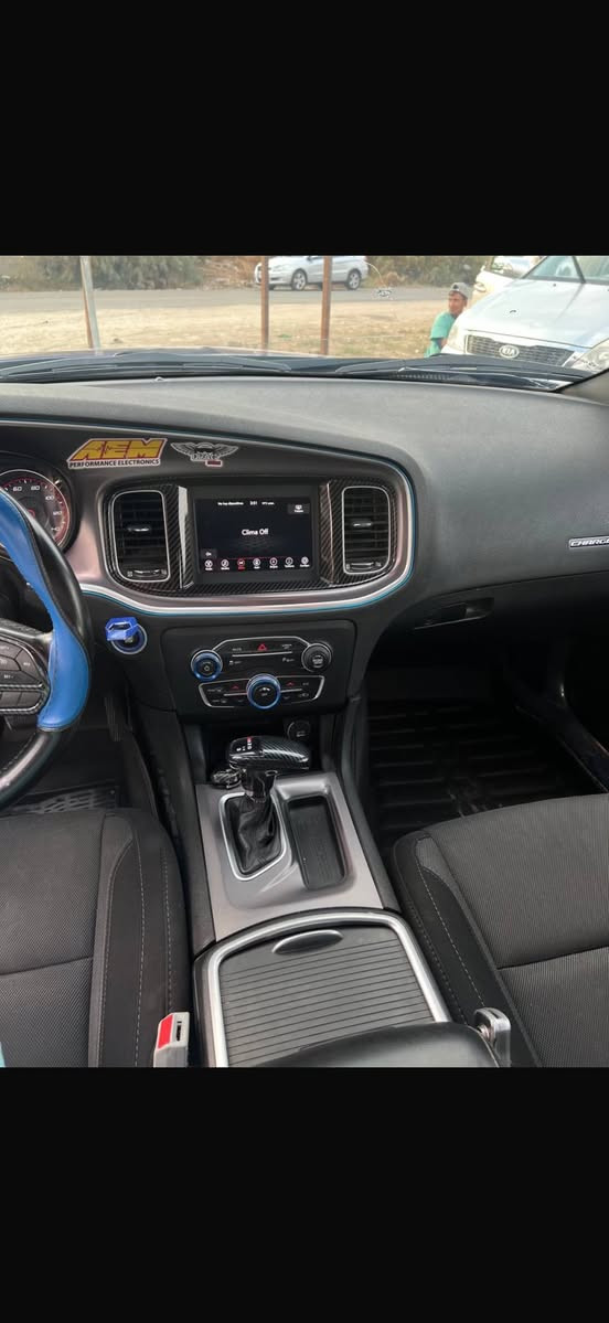 السلام عليكم للبيع جارجر sxt موديل 2020 رقم بغداد بسمي السياره بدون ايرباك بدون شاصي فقط الجاملغ نفسه مسوينه ومصبوغ وحافت البنيد بيه صبغ قليل السياره جديده وجاهزه من كلشي وصور الحادث مرفقه بلمنشور مكاني الديوانيه 
***********
