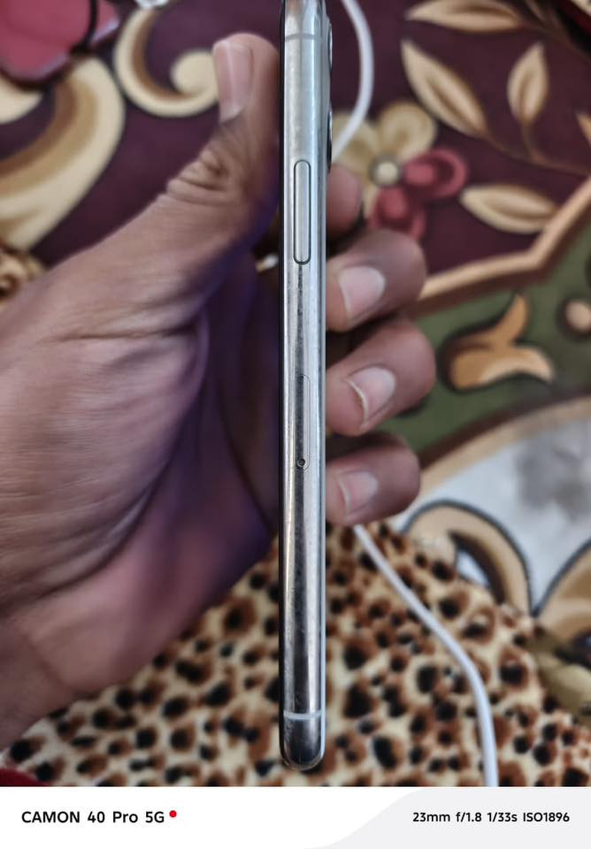 البيع ايفون ١١برو ذاكرة ٢٥٦ الجهاز بلاد غراض ماكو فقط شاحنه بطاريه ٦٦بلاد مابدال بي شي رقمي وتساب بي***********
