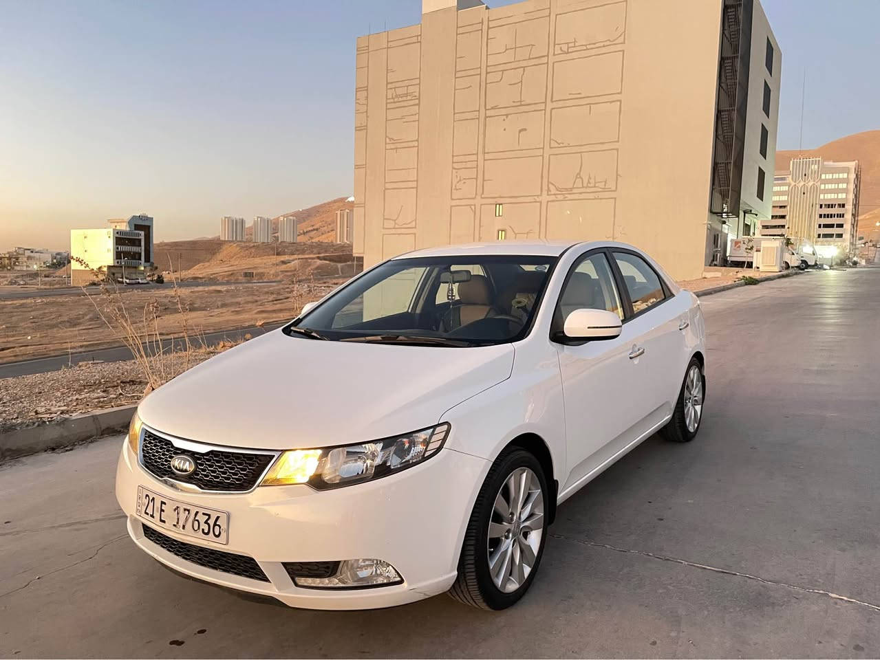 بەناوی خوای گەورە و میهرەبان 
کیا سیراتۆ  ٢٠١٣ مەکینە گەورە ٢.٠ مواسەفات مەغوب بەس سلاید و بەسمە نییە ماڵی دۆستە ماشاء اللە زۆر پاک ماوەتەوە یەک دەستە بە سفری لای خۆم بووە ١١١.٠٠٠ ڕۆشتووە کەمێک تەعدیلی هەیە هیچ بۆیاخێکی نییە
مەکینەی بڕغووی با نەدراوە سەنەوەی تا ٢٠٢٩ تازەیە 

گێر عادی و ئۆتۆماتیک
سوکان شەفت و ڤۆلیۆم
ئەی بی ئێس
دوو ئاوێنە کارەبایی 
چوارجام کارەبا
مەکینەی نەکراوەتەوە
ئۆکس و سیدی و بلوتوس و فلاش بیلادی
لایت ئۆتۆ
تایەی تازە
*********** السليمانية, العراق
