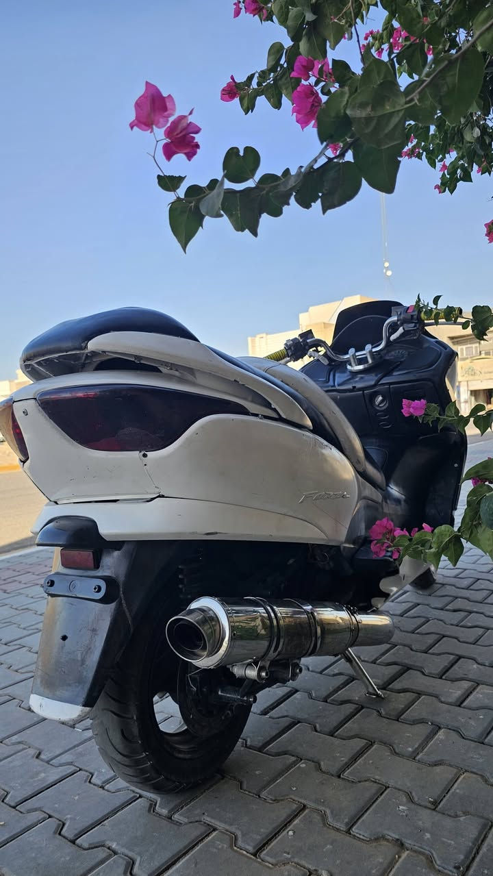 فورزا 08
الدراجة كهربائياته شغالة 
كلجات رياضية 
صالصنة رياضي 
مكينة 250cc
فول بصمة 
نظافة 70%
ب 675 بيها مجال للطيبين و اذا مراوس بعد احسن
مكاني كربلاء 
***********
