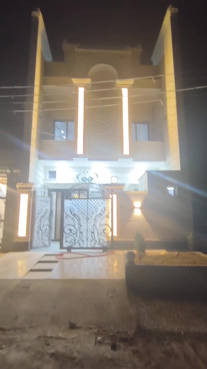 دار سكنية متميزة للبيع -
 موقع استثنائي وإطلالة مفتوحة 🌳
​هل تبحث عن منزل بموقع استراتيجي يجمع بين الراحة والخدمات؟ نقدم لكم هذه الفرصة العقارية المميزة:
​المساحة الإجمالية: 114 متر مربع.
​الأبعاد والهندسة: واجهة 6 متر × نزال 19 متر (تصميم مثالي واستغلال ذكي للمساحات).
​عرض الشارع: شارع عريض بعرض 30 متر (شرحة وراحة في الحركة ومواقف السيارات).
​الموقع المميّز: يقع مباشرة مقابل الخدمات والحديقة العامة، مما يضمن لك إطلالة خضراء دائمة وبيئة مريحة لعائلتك.
​📞 للتواصل والاستفسار ومعاينة العقار، يرجى الاتصال على الرقم:
***********
