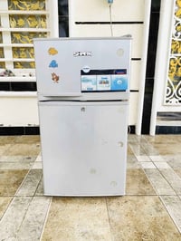 ثلاجة ٨ قدم • مستعملة نظيفة • ضمان سنة