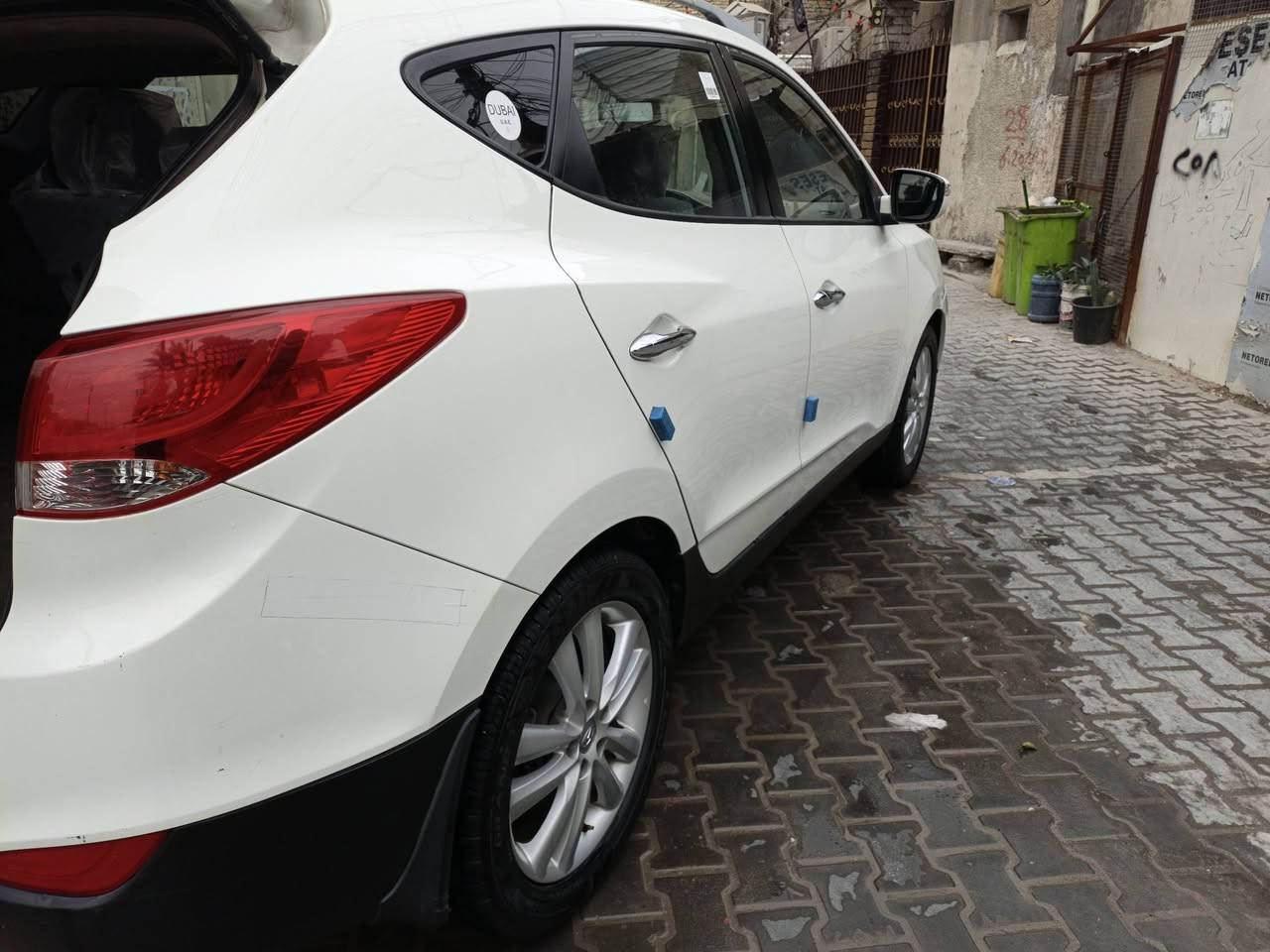 السلام عليكم توسان 2011 خليجي سياره فول مواصفات بدون ظربه والا صبخ بس مندل جاملغ اصلي بدون داخول سياره بصمه بنرامه كشناد جلد تحكم اسديرن محرك دوش مري شفط المكان محرك اكير خير من الله الاتنقيص والا نبخير المكان بغداد الجديده السعر 140 بيها مجال الرقم ***********
