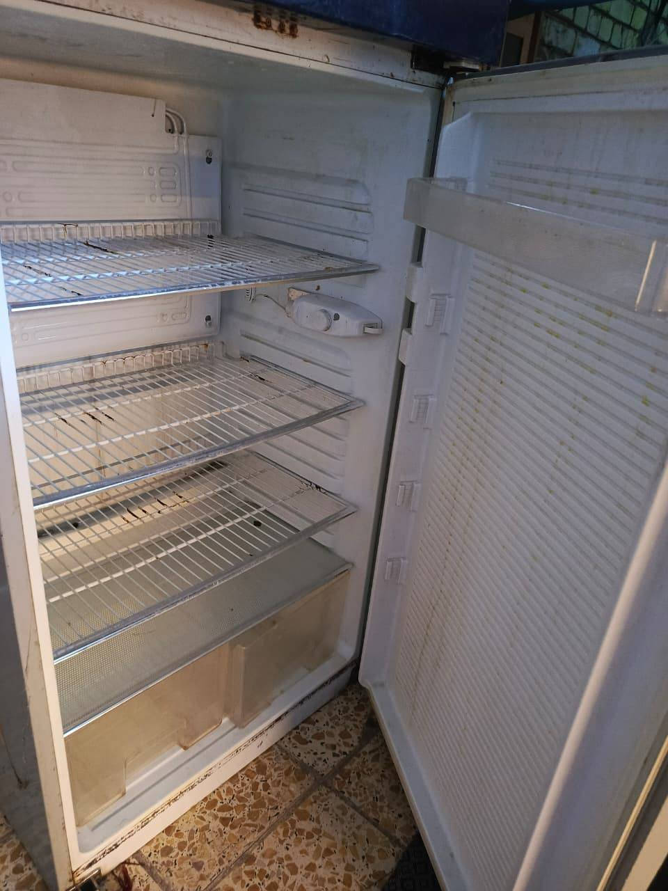 سلام عليكم غساله غراض كلهن شغالات ونضاف سبالت ثنين ب325 مقفول غازهن ثلاجه عل تجميد 100 سنك كاونتر 50وغساله تغسل بطانيه امل نفرين 16 لو17 كيلوب 175نضاف مكاني بغداد بلديات المعسكر ***********
