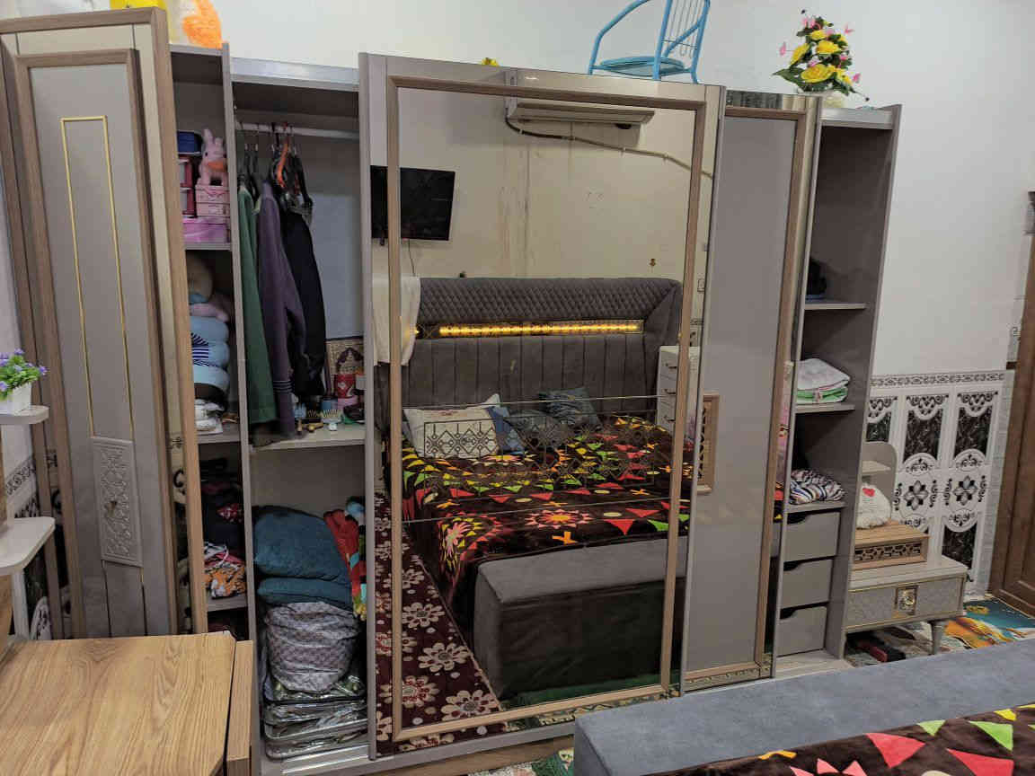 غرفة نوم مستعملة تركية : 

قطع الغرفة كاملة مع مندر ... السعر 650 الف وبيه مجال ... بغداد نهاية حي أور منطقة سبع قصور الشارع الرئيسي ... 

للاتصال : ***********
