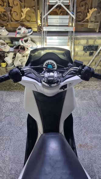 دراجة بي سي اكس جيل الثاني ياباني للبيع الدراجه جديده فول وما ناقصها ايشي صار فتره من نزلتها من الرمبه مكينة 125 محرك وكفرات جديده وبلاديه لون ابيض صدفي دراجه جديده
حساس ازدحام
حساس استان
سويج عدد 2
دهن كله موتل
السعر ٢٠ وبيها مجال
هاذا رقمي ***********
