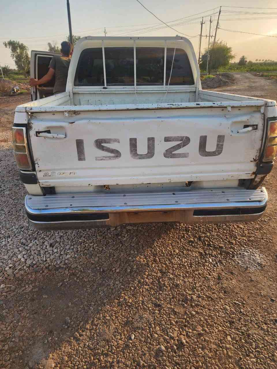 السلام عليكم  للبيع سياره مال مزاد وزاره الصحه دائره صحه النجف  الاشرف
١  موديل 2001  
٢النوع ISUZU ازوزه  الصنع ياباني
٣المحرك 2200 بخاخ  محرك مكفول العداد 180 km
٤تبريد تدفئه كامله ويه السويج
٥كهربايات كامله 
٦ تسجل بل مرور
٧ مقفوله كفاله عامه من الصبغ
٨ تايرات جديده
المكان الحله ناحيه النيل السعر 55
***********
