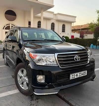 للبيع لاندكروز 2014 G X R  بيها صبغ حافة جاملغ الامامي وجاملغ خلفي صبغ...