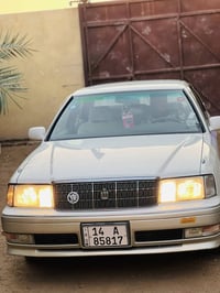 راس الثور • محرك ٣٠٠٠ VVT • ابيض صدفي