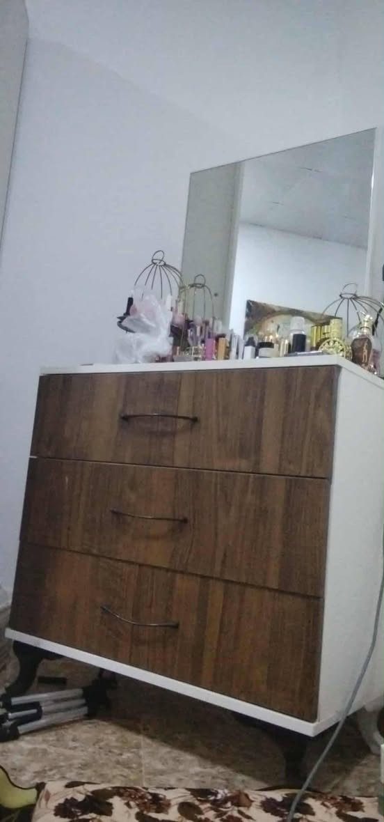 غرفه تركي لوك ٢٠٠ + ثلاجه شرط ١٥٠ بيهم مجال ***********
