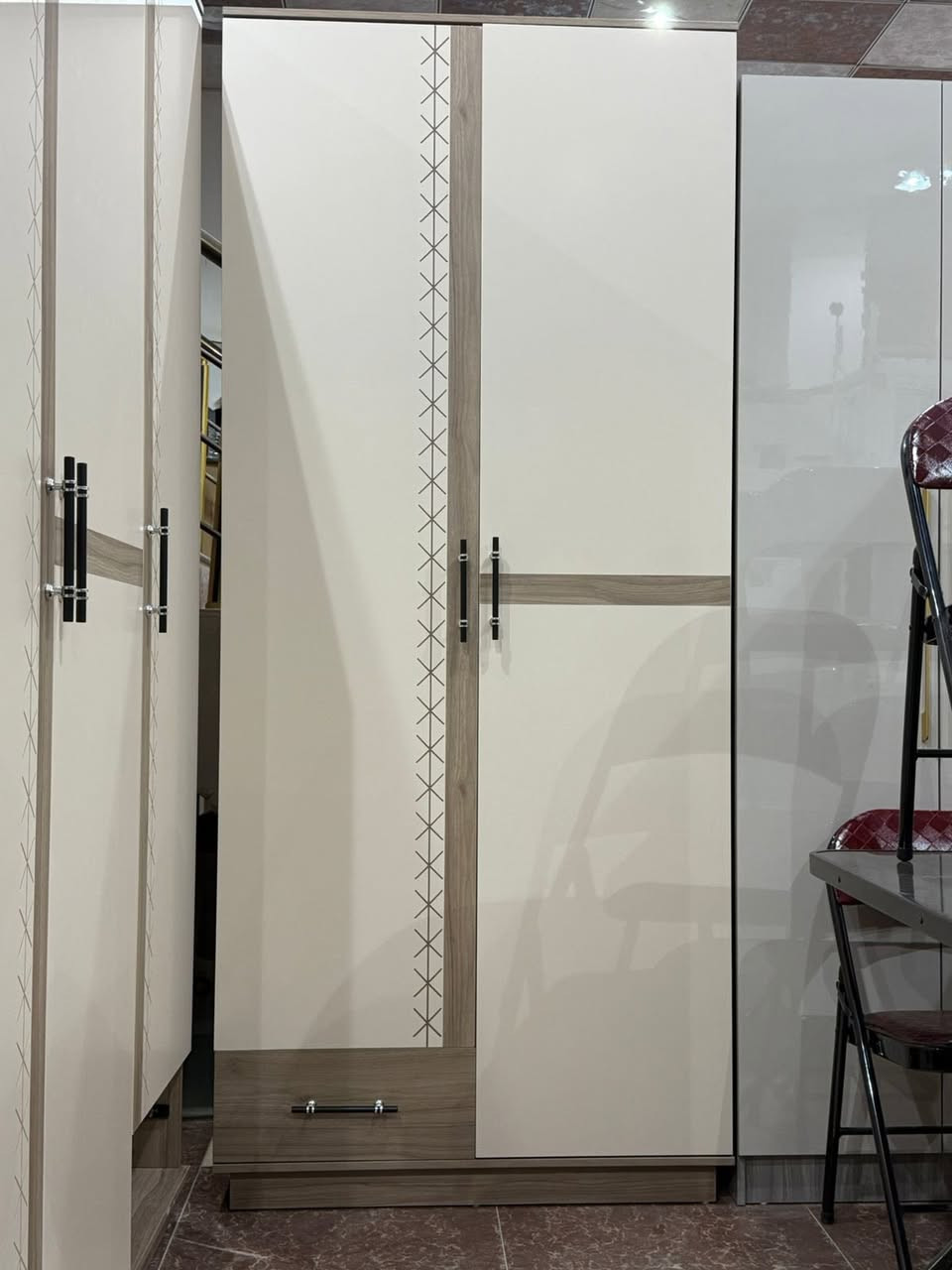 معرض صلاح آلدين للأثاث المنزلي للجمله والمفرد 
وصول كنتور تركي اصلي ثقيل درجه اولى 
قياس ارتفاع 220 عمق 60 طول 100 سنتيم 
مع مجر وبسعر جمله 
***********
العنوان تكريت الزهور مقابل كليه تربيه البنآت مجاور تانكي المآء قرب غصن الزيتون
