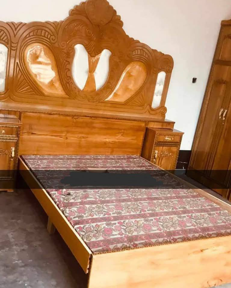 غرفه ام ال5باب غرفه لوجه صاج طبيعي 4 ملم والداخل 3ملم معاكس ابيض القاعده بلوك ضهر جرجوبه براغي ارتفاع الكنتور مترين و35 مع التاج ناصي ملحق الطول 3متر ونص الزاويه برتفاع الكنتور عرضه 90 سانتيم ميزتواليت وجربايه وكومديات يمنه ويسره والصوميه شغل درجه اوله بلوك بلاويدداسود 6رجلين *********** السعر مع الشد والنقل 850 داخل بغداد فقط
