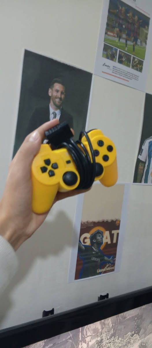 سلام عليكم شونهم شباب الطيبه متوفر بلي 2 فري ريجن يشغل اقراص وفلاش مع كامل ملحقات بي عطل بسيط من يشغل القرص يقره القرص بس يشخط القرص وهاي المشكله من ورا شريط ال عدسه يبدلونه ب5 الاف وذا تريد اقراص ينضاف عل سعر تواصل واتساب. ***********♥🫶🏻
