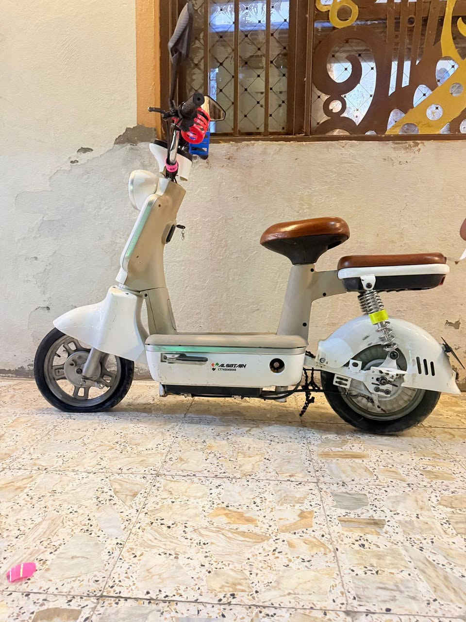 السلام عليكم دراجه شحن للبيع دراجه كل شي ما بيها السعر 150 وفيها مجال حق الجيه رقم *********** ضد الماي التاير اللي قدام يرد له ولف
