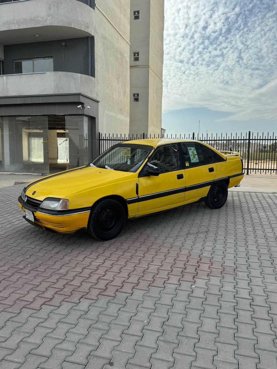 اوبل ئوميگا موديل 1989 مشروع وطني ده فتر بنزين 4تايرات جديد كاربايات مضبوت خسوسي 
مكان كركوك
***********
*********** كركوك, العراق
