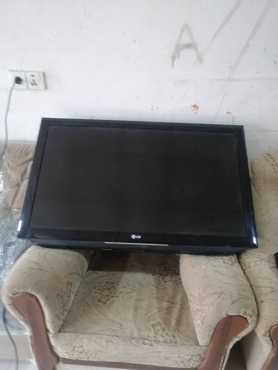 تلفزيون حجم 42 شرط الشغل للبيع سعر 85 اتصال ***********
