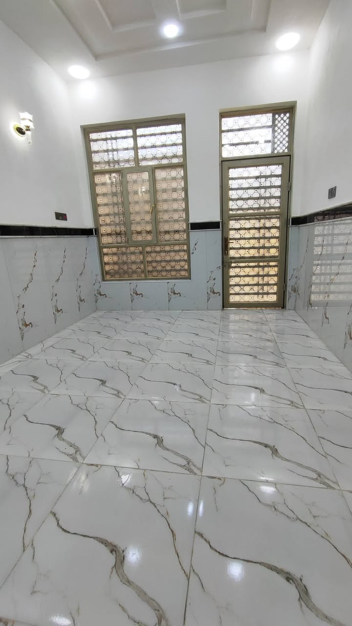 دار للبيع المساحه 100 متر بناء درجه اولى وحديث حي مغريه قرب السوق رقم الهاتف ***********
