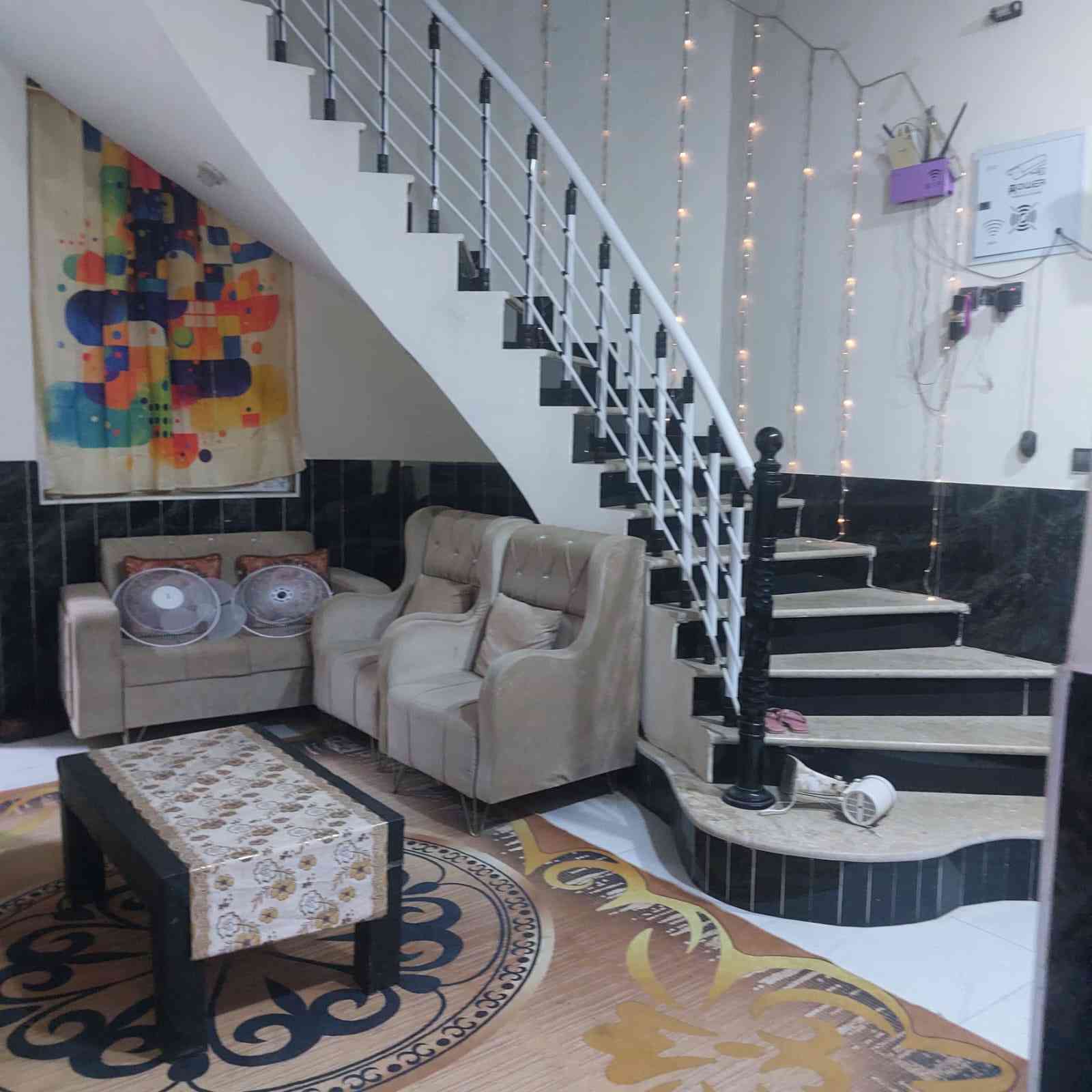 بيت في مدينه الصدرالشارع السايدين الكصة قاطين المساحة ١٠٠ م  واقع حال ١١٠  الطابق الاول ديوانيه وصاله ومطبخ وغرفة وصحيات داخليه وخارجيه والطابق الثاني غرفتين وصاله كبيره وصحيات والبيتونه بيه مخزن كبير على كبر الصاله السطح شتايكر  علما البيت مطلوب إسكان ٥٠ مليون

للتواصل ***********
