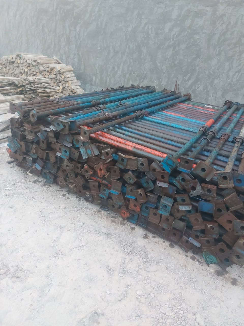 جكات حاضن تركي للبيع سن خشن وزن ثقيل للاستفسار الاتصال على الرقم ***********
