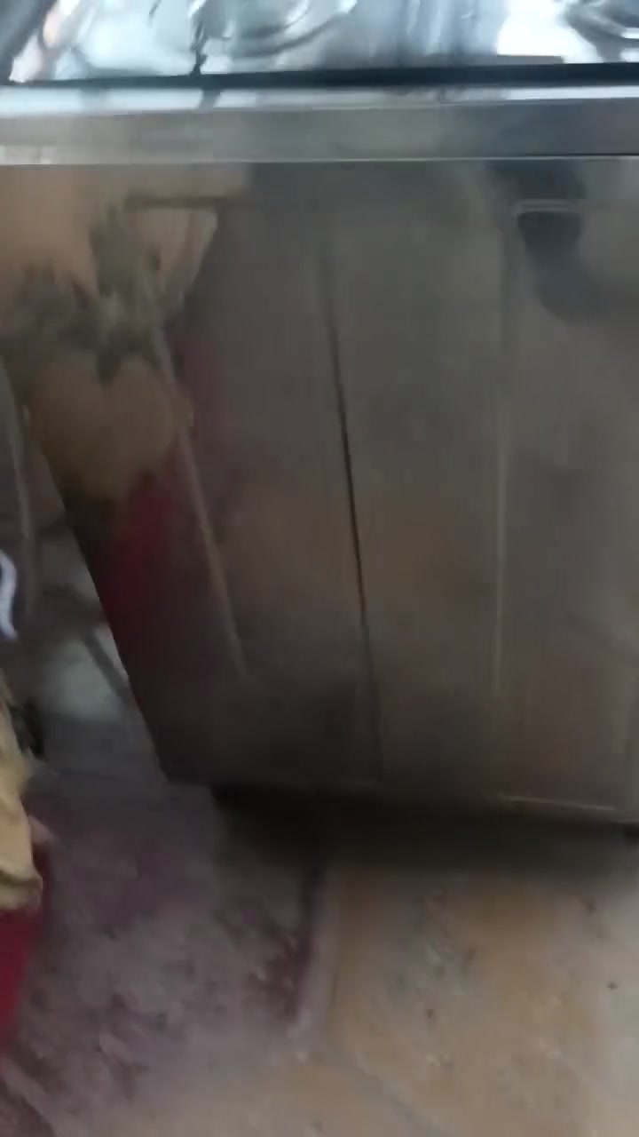 سلام عليكم طباخ فريش درجه أوله باب اول السعر ٢٠٠ ألف كله شغال مع الضمان ***********
