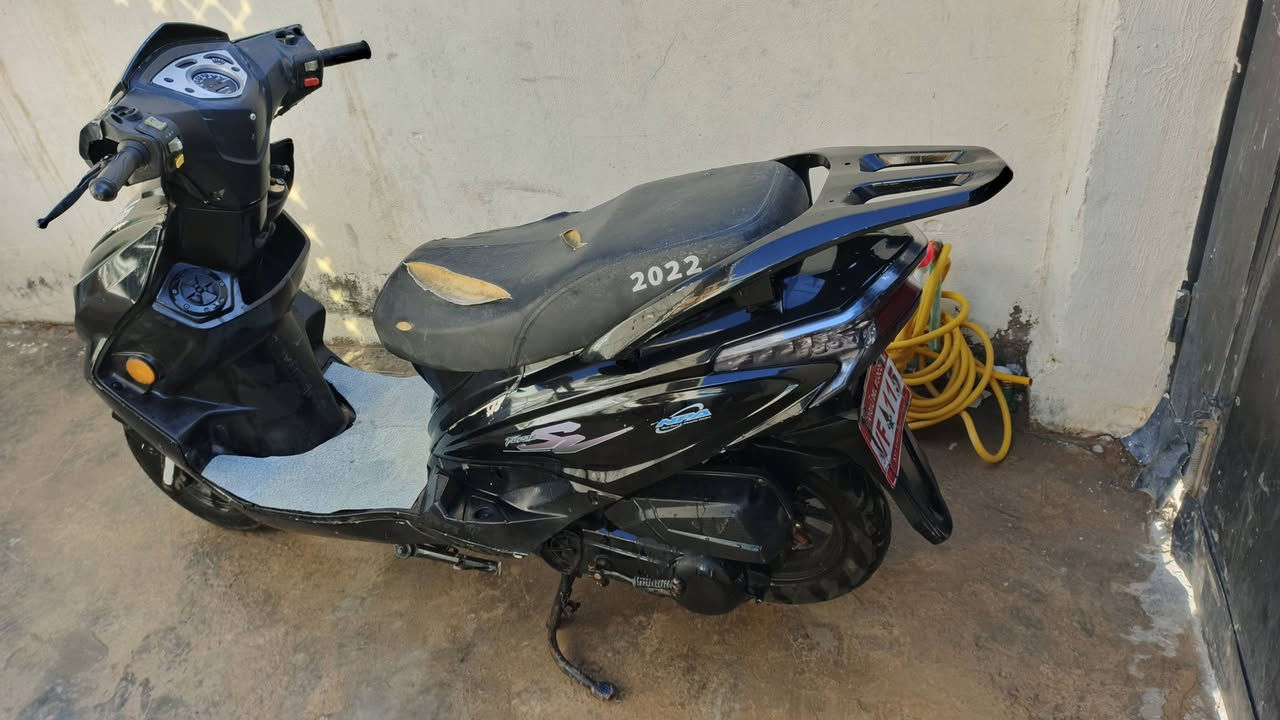 سكنس مكينة مفتوحة جاهزة من كل شي سلف هندر كهربئيات كلها شغالة 
مكاني أبو صخير سعرها 225 وبيها مجال 
***********
