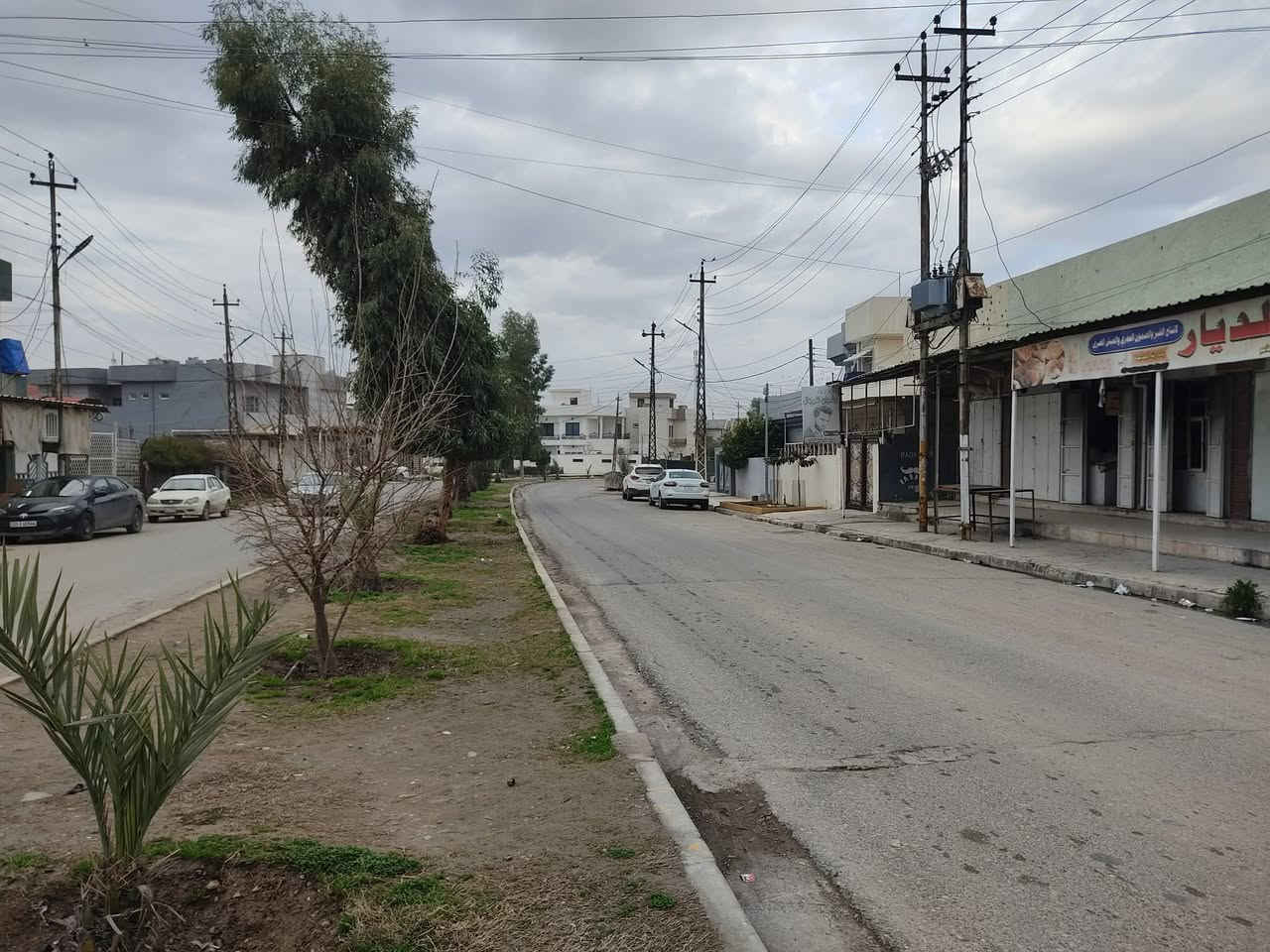 مكلف بلنشر
دار للبيع 300 متر  ركن واجها 20+15
بناء 2003
طابق واحد
الموقع الموصل الايسر حي الصحه فرع بانزخانه الحاصود 
الي يرغب بشراء الاتصال على
***********
