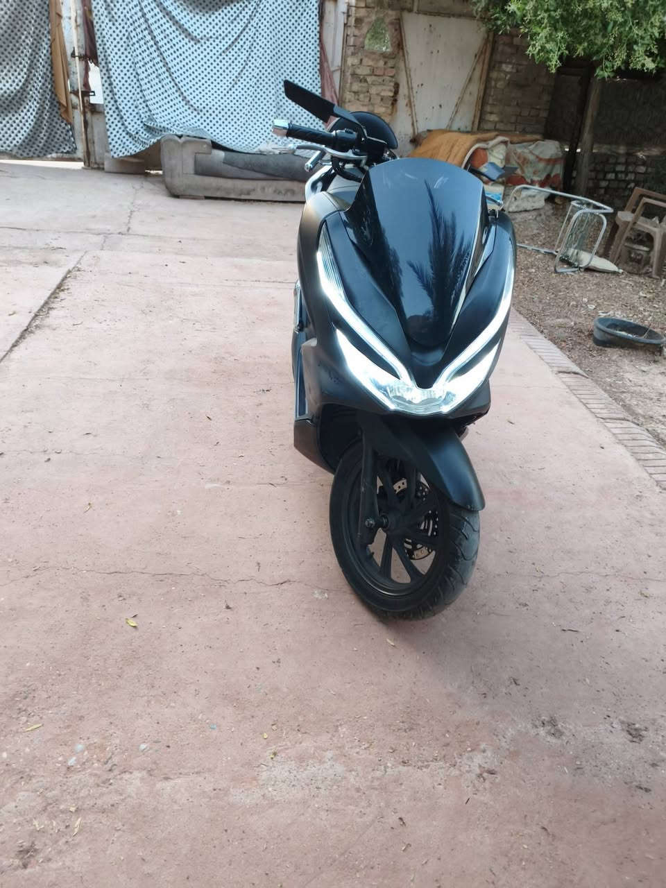 سلام عليكم اليدور مكينه بلجيس 
Pcx  جيل الثالث
 كفاله عامه مال جناي الله شاهد دهن امزويل وغير المحسن مادير بيهه صانصه اصليه كاتم صوته طرب 
مسويله ادامه كامله تخم تاير 
رايده ب12 ونص وبيه مجال 
مكاني مدينة الصدر رقم ***********
