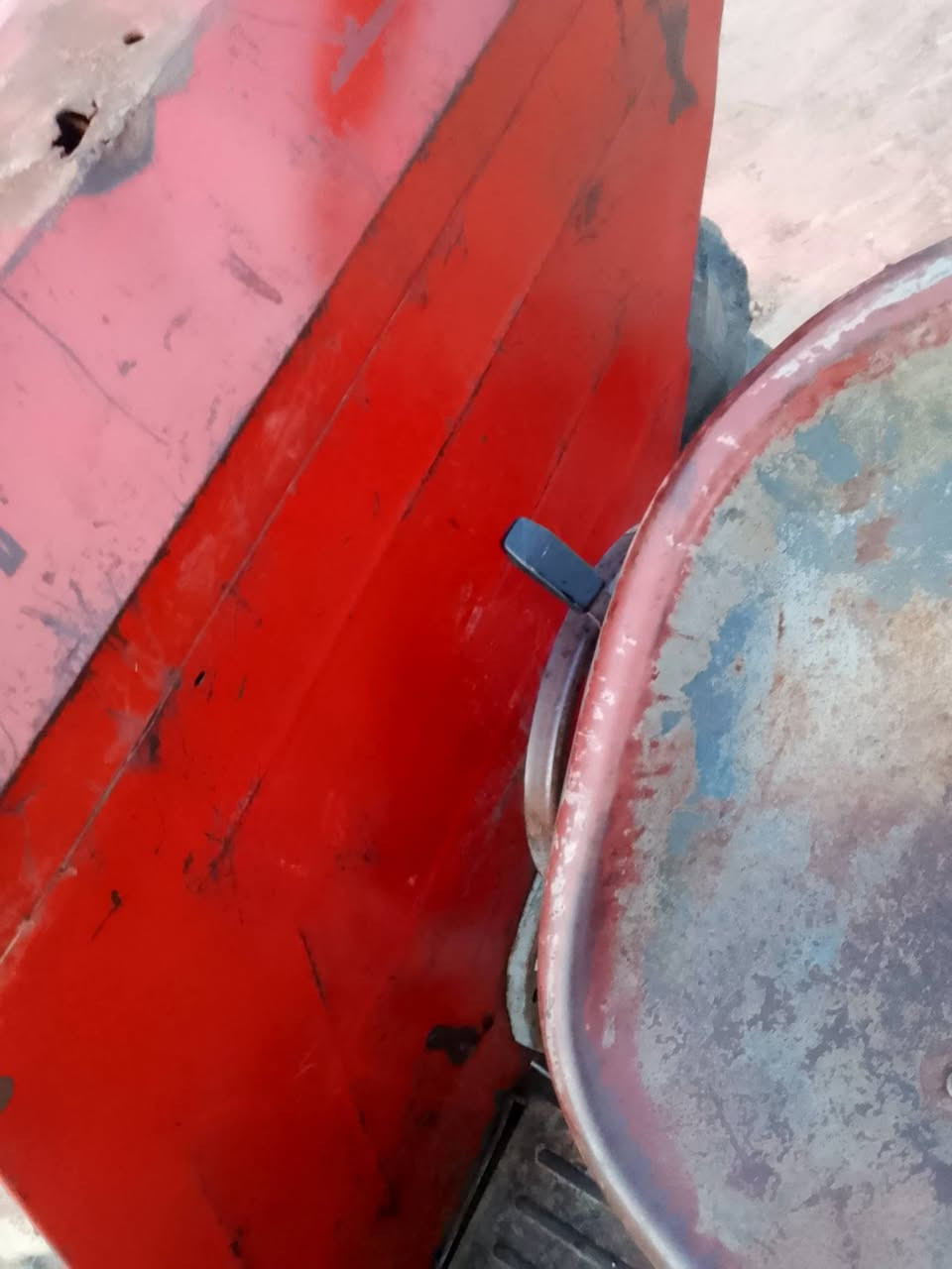 السلام عليكم مكينه عنتر البيع موديل 90محرك وبم هودرليك ستيرن باور كير سلف جديد دينمه كهربائيّات فول جديده باتري جديد راديتر جديده نخم تاير جديد مقدم جديد تخم ثكالات مامي خلفي مكينه مانقصهى كلبسه عن شركه العنوان بابل رقم الهاتف ‏‪***********‬‏
