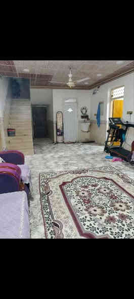 اسلام عليكم بيت للبيع مساحه 240 متر بحي الصدر الأول بشارع الجابري مطلوب مبادره 50 مليون وبل يد 150 مليون مكان مميز اتصال ***********
