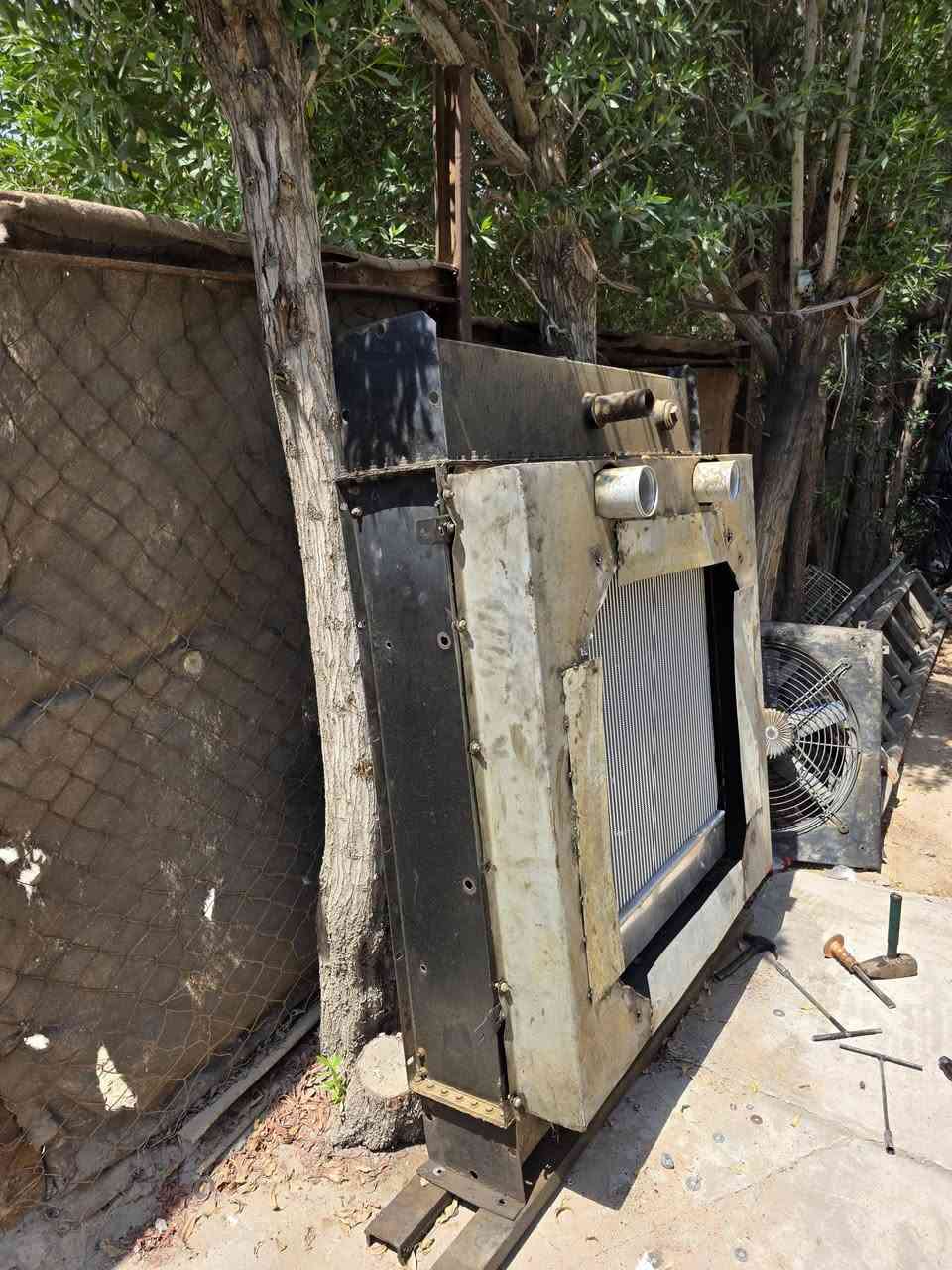 سلام عليكم راديتر نضيفه تشيش جديد جاهزه قياسها 120×160 + كلر جديد ما مشتغل حجم جبير قياسه 85×105
سعرها ب600 الف وبيها مجال 
مكاني نجف عسكري مدارس 
***********
