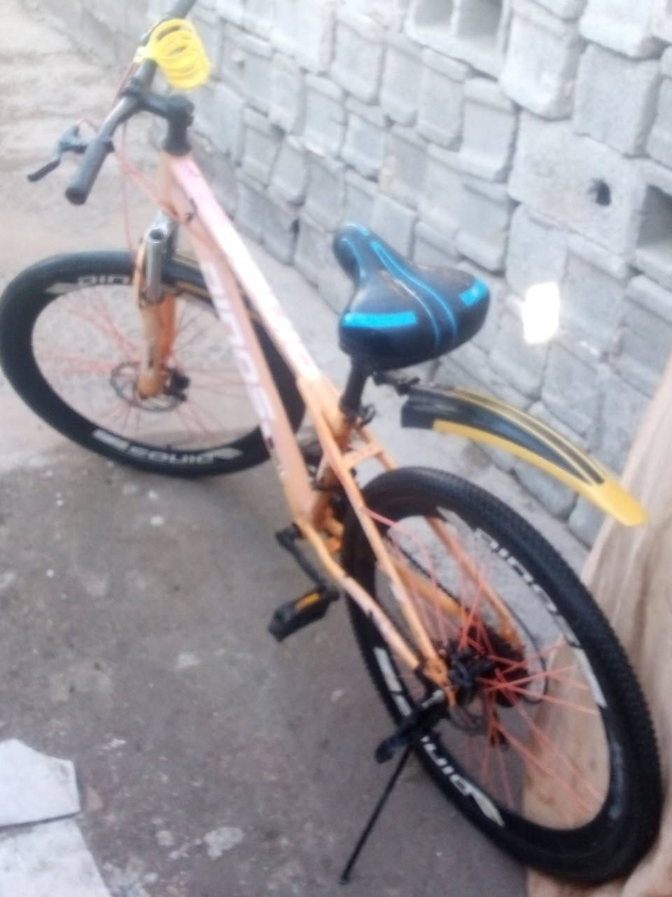 باسكل نوع ياباني عكرب شغال تايرات صليات لون خوخي يحمل وزان ثقيله بس تاير الوره تبدله صجم ما مستعمل بس يوم واحد نضيف خو الجديد مكاني الشهداء البياع السعر 75رقمي ***********وتساب الي مو شراي لا يتعبني مره خصت الادمن
