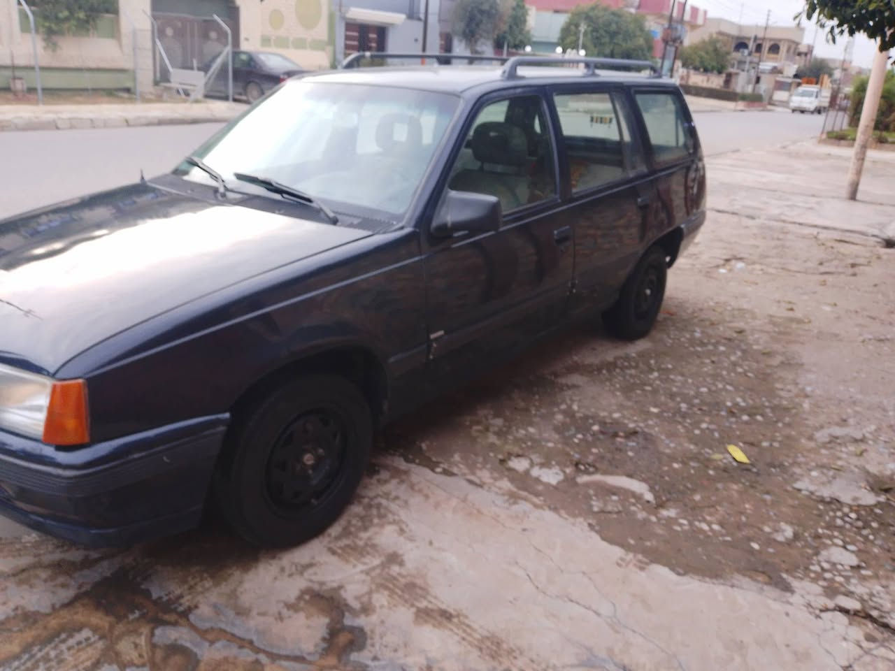 السلام عليكم 
اوبل كاديت ستيشن موديل 1991 رقم صلاح الدين الماني شرط التحويل شرعيها بتكريت سنويه 2024/9/22 كير محرك بشرط  محرك مال كصه حجم 14 كور 16  طخم امامي خلفي جديد كهربائيات كامله مصبوغة عام لون نيلي معمره دوائر الخلفيه فقط والدوسات مبدله لايتات بك لايتات سكنات جدد تدفئه جديد داخل بلادي نضيف طخم تايرات جديد السياره  كامله من كل النواحي السياره نضيفه 
يرهم  بيع ومراوس مكاني موصل الايسر والسعر طالب عليها 32 وبيها مجال الطيبين اي استفسار اتصل على الرقم ***********
