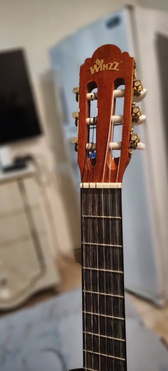 كيتار ايكولايزر ماركة winzz اجاني هدية من المانيا للبيع وينربط على سبيكر خارجي صوته قوي جدا 
*********** المنصور
للبيع بسعر 200 الف
الملحقات جهاز تعيار التون وكيبل اصلي طويل وجنطة الاصلية نفس الماركة للعلم نفس الكيتار بموقع ايبي ب 250 دولار عدا سعر النقل والضريبة
