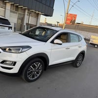 توسان 2020 رقم بعداد بيها  صبغ شبر على طول السياره 175 ورقه 0782909129...