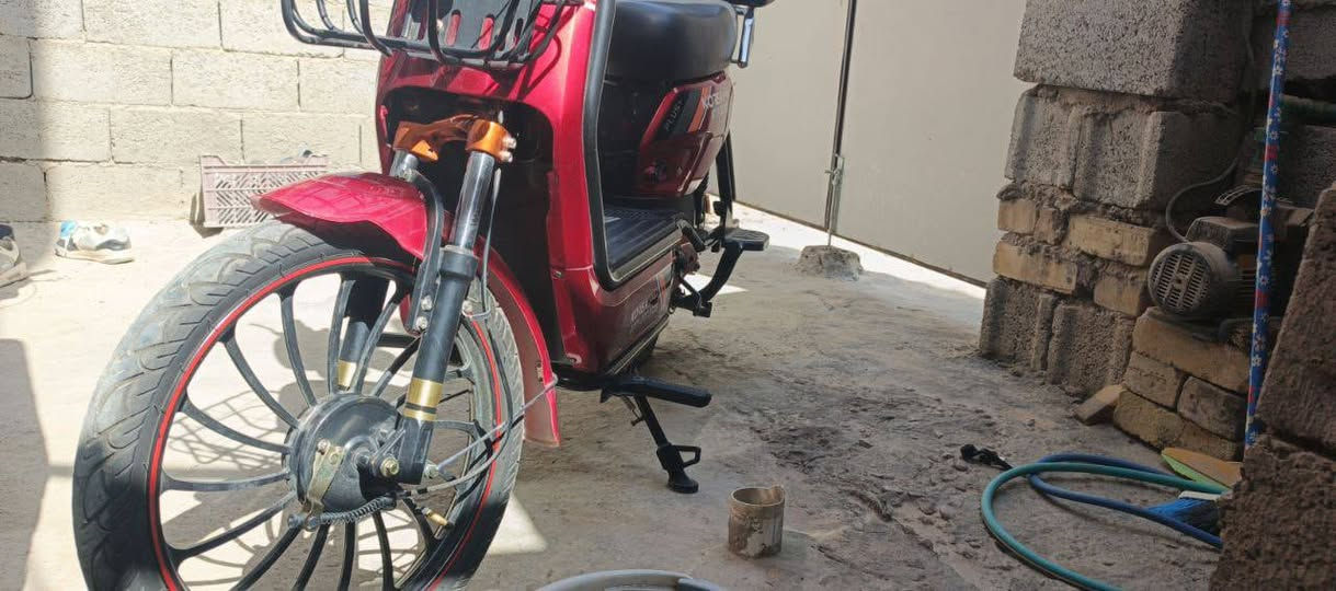 السلام عليكم دراجه شحن للبيع
استعمال قليل جدا نضيفه الدراجه
تحتوي 5 بطاريات بقدره 60v
وملف 1500w كامله مواصفات لايت هورن اشاير 
تحتوي جنطه وMP3
السعر (550 الف) وبيها مجال قليل 
للعلم دراجه جديده ونضيفه
رقمي *********** العنوان بغداد الزعفرانية
