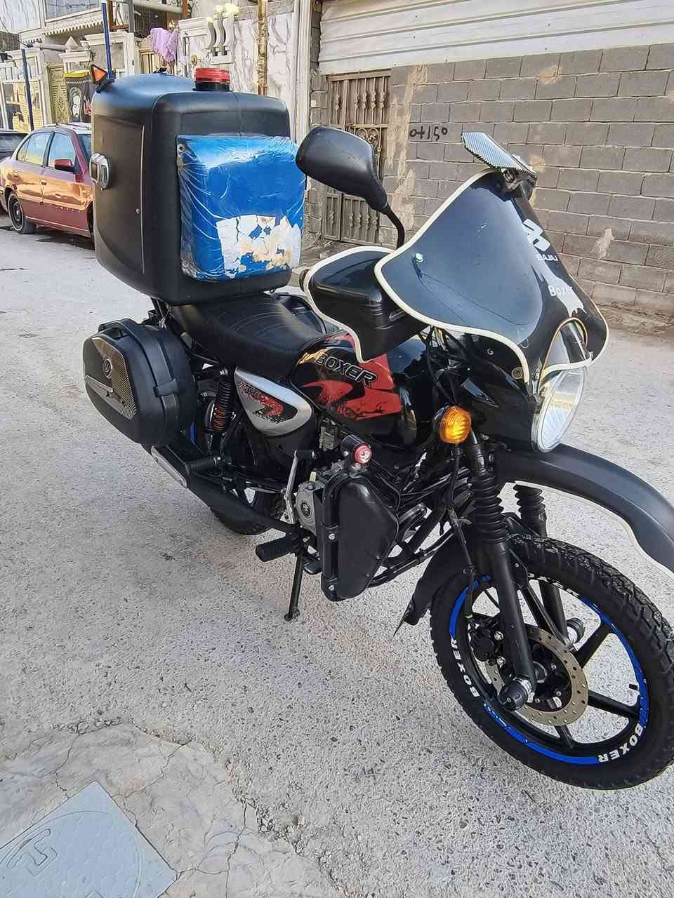 السلام عليكم دراجه بوكسر جبلي للبيع موديل 2023 الدراجه نضيفه بمعنى الكلمه مكينه ما مفتوحه جيب فيتر وفحص كهربائيات كلهه شغاله رقم بغداد بسمي تحويل ثاني يوم السعر 2800 مليونين و ثمنميه وبيهه مجال الشراي يتصل ‏‪***********‬‏
