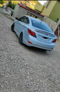 اكسنت • ٢٠١١ • كاميرا