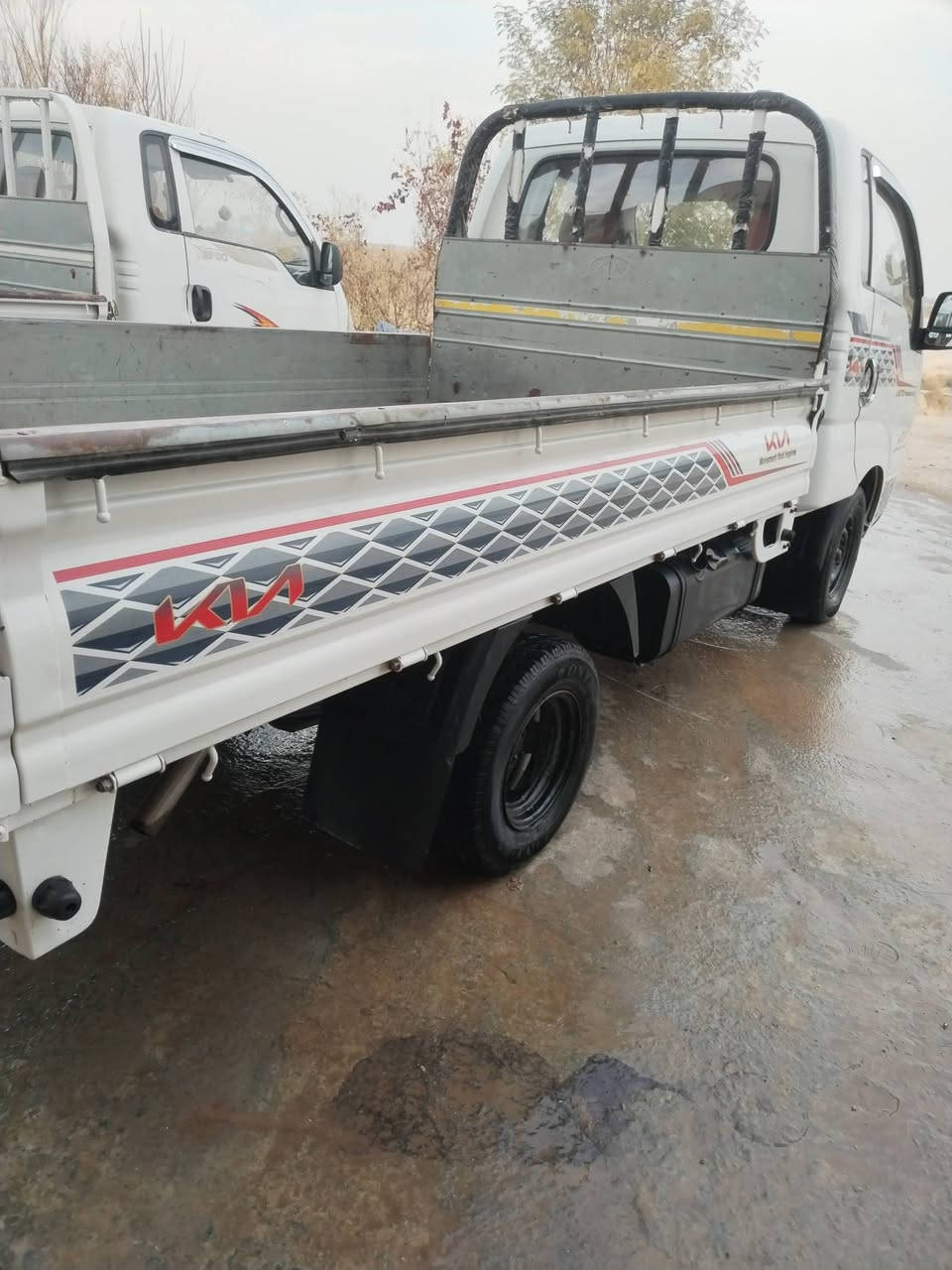 السلام وعليكم كيه البيع موديل 2017 رقم واسط سياره جديد تحويل مباشر محرك لا تنقيص وله تبخير كير شاصي اكسن مكفوله الرقم ***********
