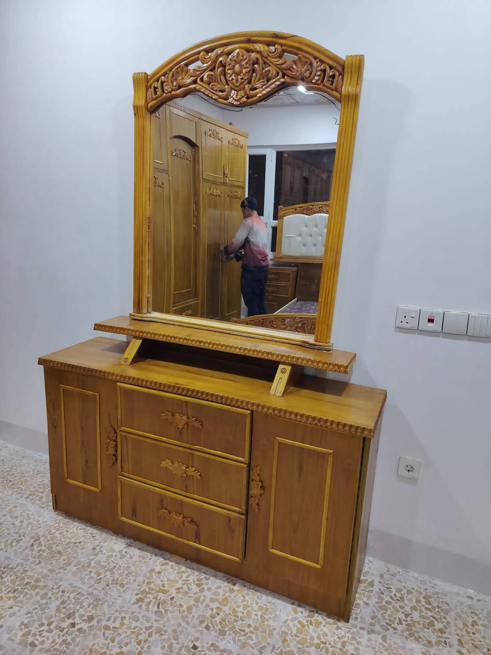 #مليون عرض خاص غرفة توج ملحق خشب صاج عراقي زان 
السعر فقط مليون 
جديد ما مستعمل موصل ايمن رقم على خاص


**إذا كنت صاحب هذا الإعلان وتريد حذفه لأي سبب، رجاءا أرسل رسالة إلى الدعم الفني**