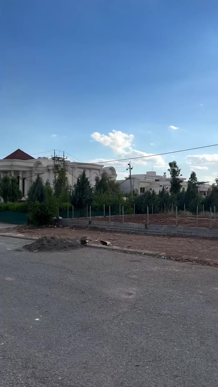 بيت للبيع  المساحة 200متر  مقابيل حديقه وعلى شارع 20 و5غرف نوم البيت صفر طابو يتسجل باسمك والموقع ممتازجدآ للتواصل*********** 
واتساب  ***********
