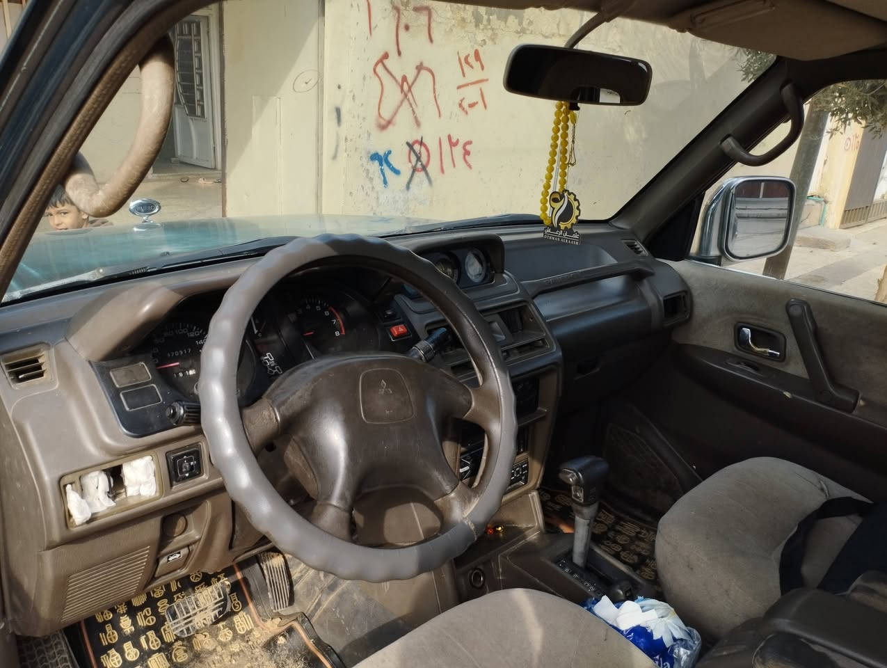 السلام عليكم سياره باجيرو موديل 1998 نينوى سنويا جديده رقم جديد محرك شرط كير شرط كشر نضيف بدون اضرار طخم تاير جديد السنوية ابسمي بس طخه شبر بل جاملق الخلفي شبر
السعر 77 وبي مجال رقم الهاتف  ***********
