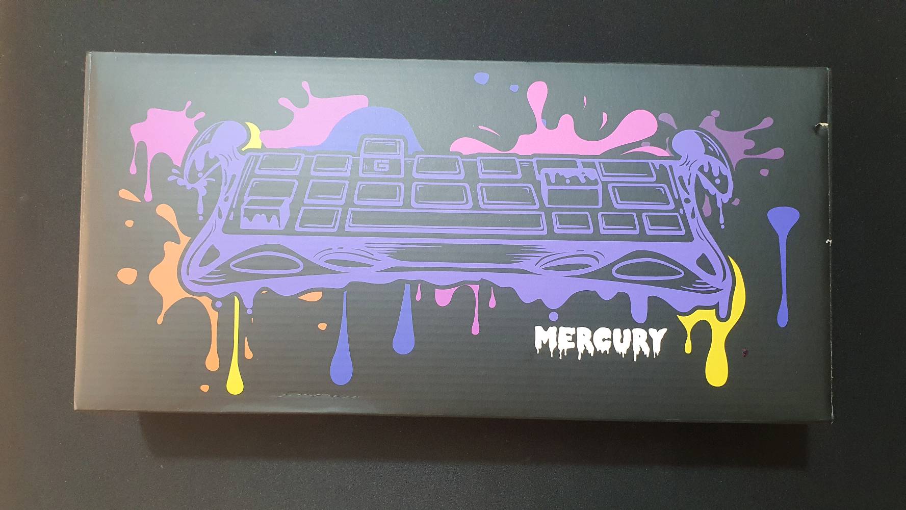 Gravastar Mercury K1 Lite Gaming Keyboard 🎮⌨️

للبيع كيبورد Gravastar K1 Lite بحالة ممتازة جدًا (استعمال يوم واحد فقط)، والسبب هو أني فضّلت تجربة كيبورد آخر، وليس لوجود أي عيب.

🔹 الحالة: 10/10، نظيف جدًا وكأنه جديد. 🔹 جميع الملحقات والكرتون الأصلي موجودة وبحالتها الممتازة. 🔹 لا يوجد أي خدش أو عطل، وتم استخدامه داخل المنزل فقط.

المواصفات:

✅ تصميم 75% مريح ويوفر مساحة أكبر للماوس.

✅ مفاتيح Linear MX سلسة وسريعة.

✅ نظام Gasket Mount لتجربة كتابة أكثر راحة.

✅ Hot-Swappable (إمكانية تبديل السويتشات بسهولة).

✅ إضاءة RGB قابلة للتخصيص.

✅ Keycaps عالية الجودة.

✅ جودة تصنيع ممتازة وتصميم مميز من Gravastar.


📦 السبب في البيع: فقط لأني أرغب بتجربة كيبورد Hall Effect، وليس بسبب أي مشكلة في الجهاز.

💰 السعر: 145,000 دينار .